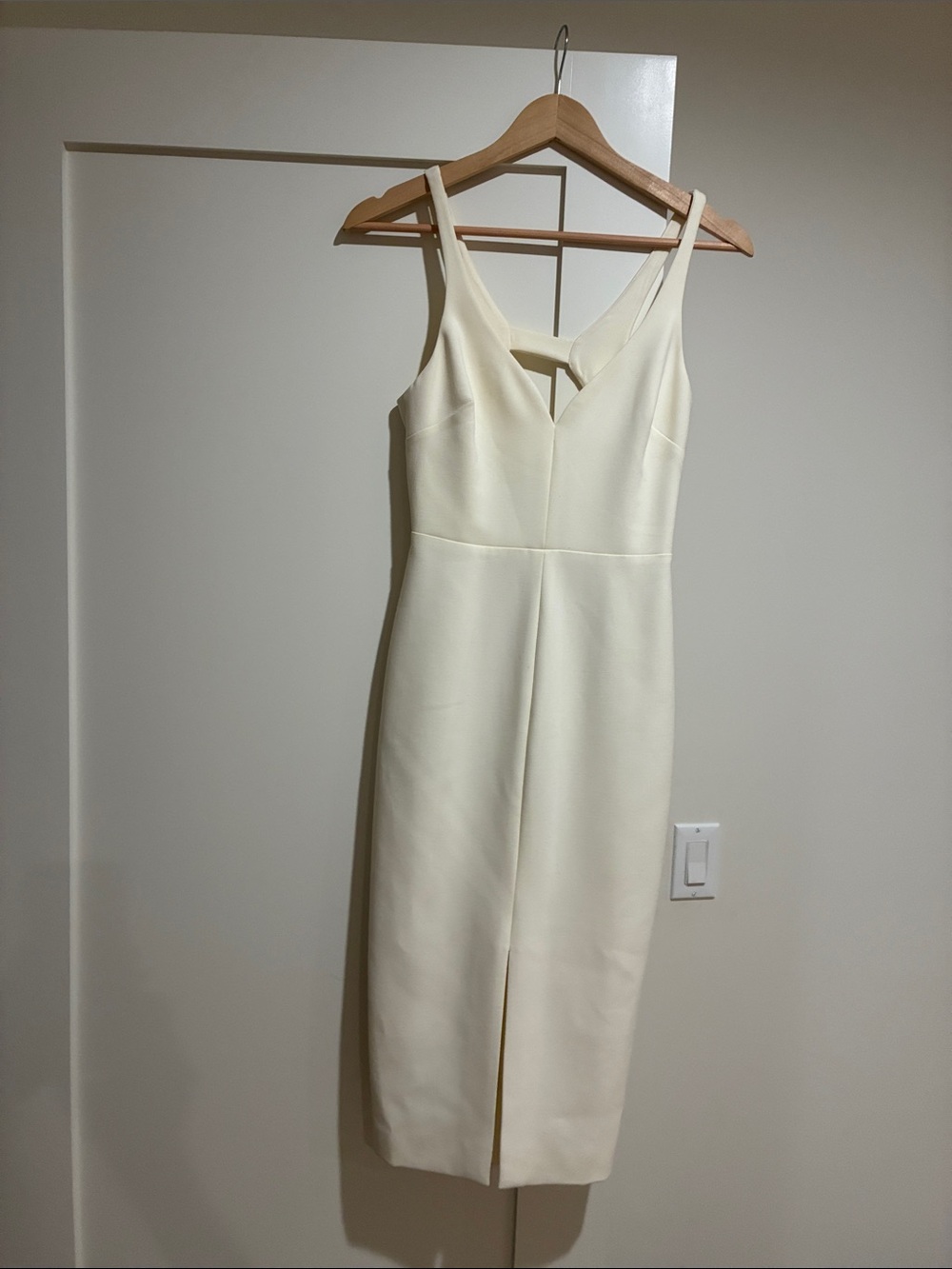 Elegant Cream V-Neck Midi Dress size 2